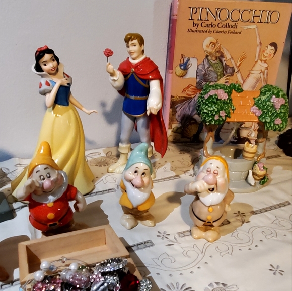 Snow White Figurine Collection - Picture 4 of 6